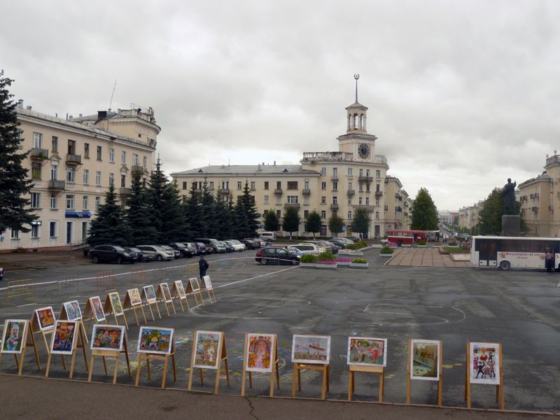 На площади